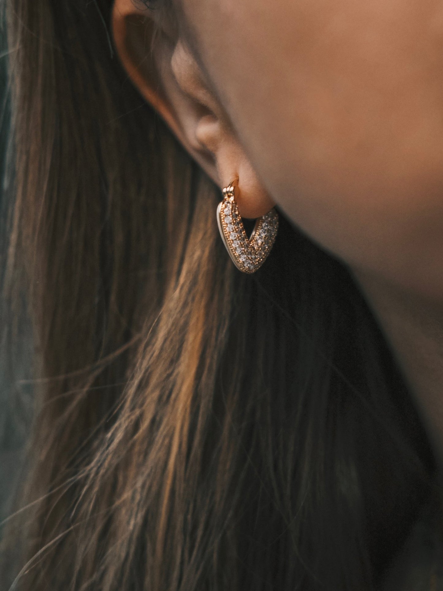 Сережки Двосторонні сережки - гачки Серця з фіанітами та перламутровою смолою, 18k позолота - Kashimir.me Taton.shop