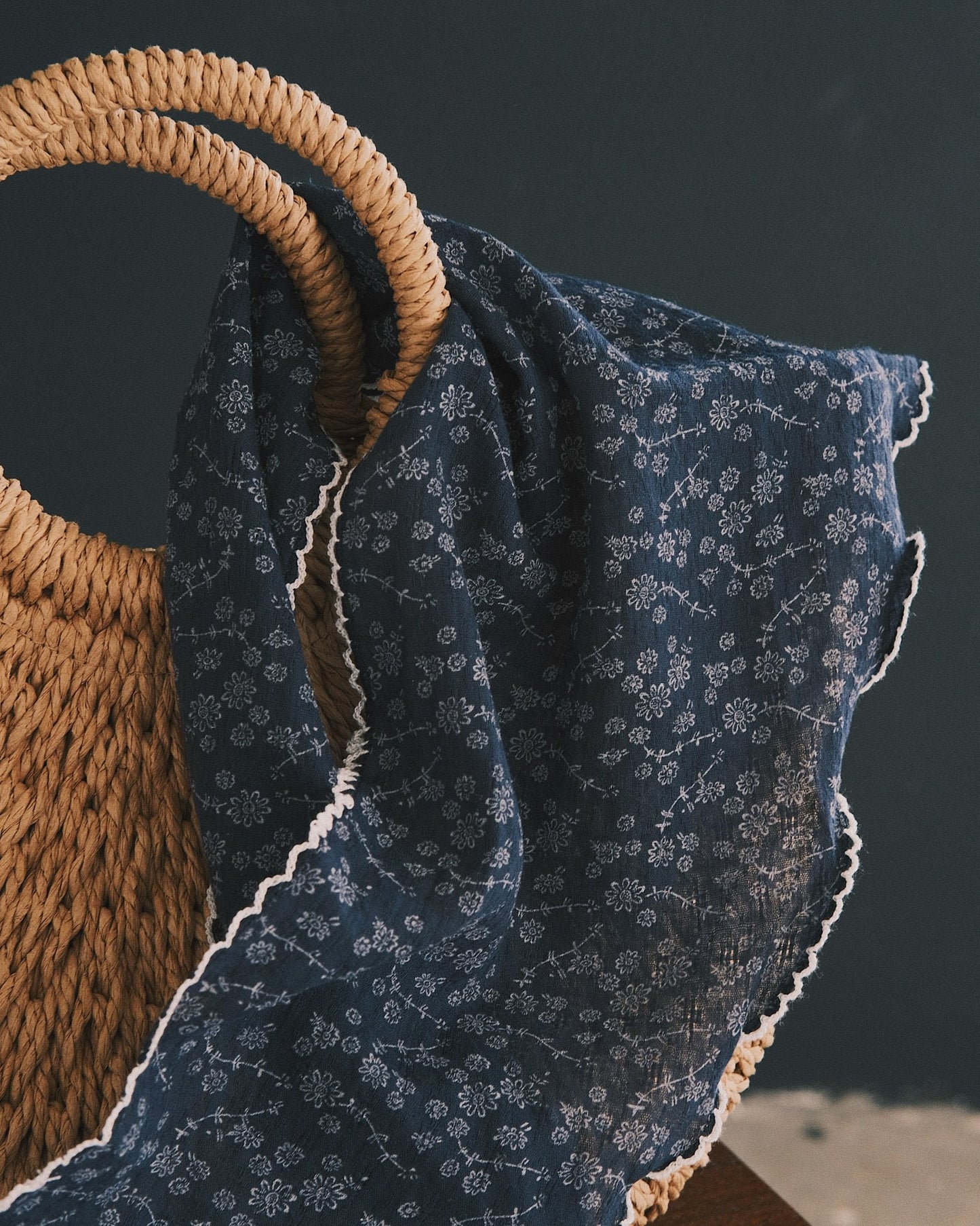 Хустка Хустка Квіткова Легкість Navy - Kashket.me Taton.shop