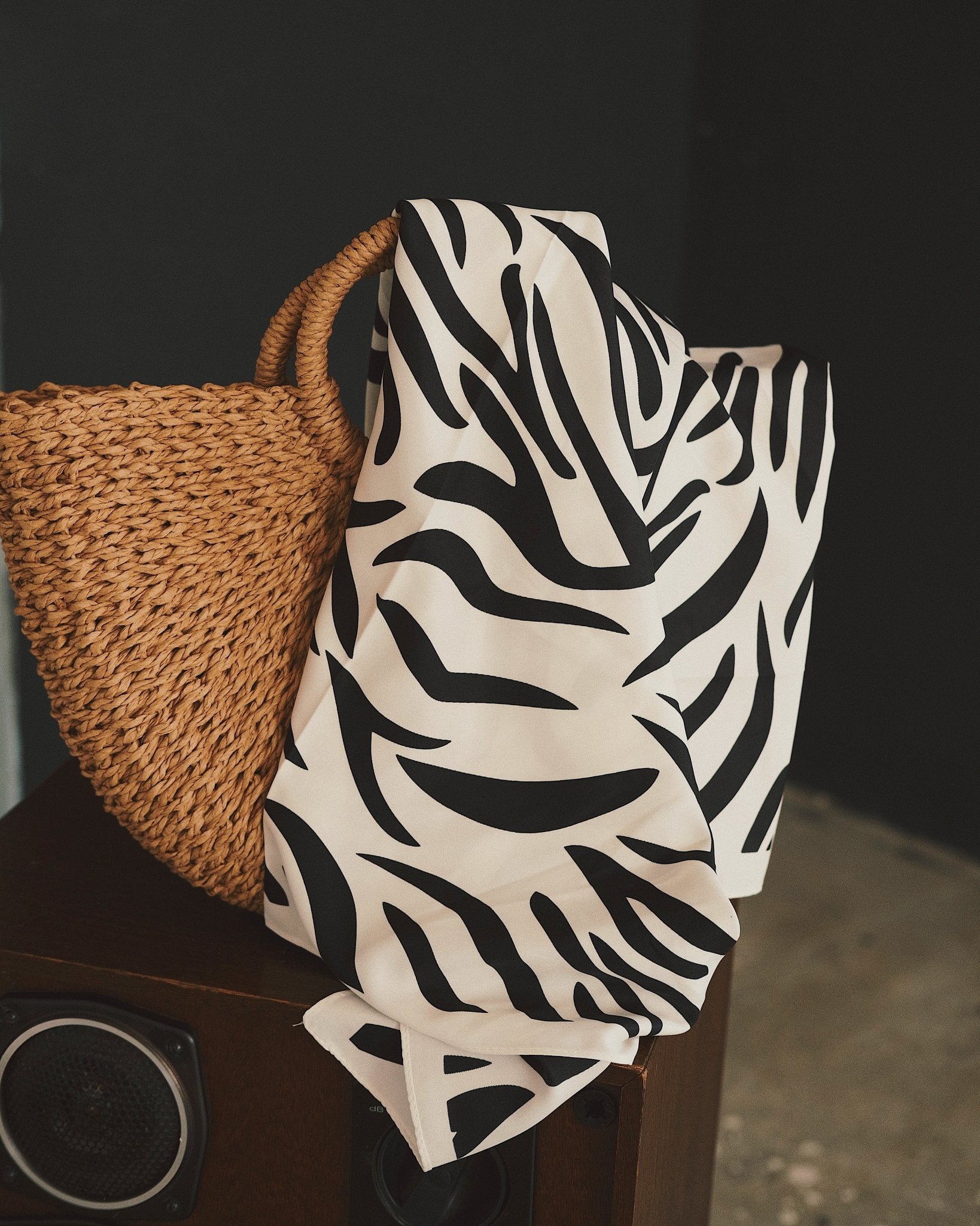 Хустка Шовкова хустка Zebra 90×90 сарж, 4 кольори Black - Kashket.me Taton.shop