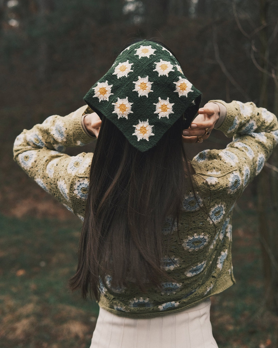 Хустка Вʼязана косинка Чорна з квітами - Kashket.me Taton.shop