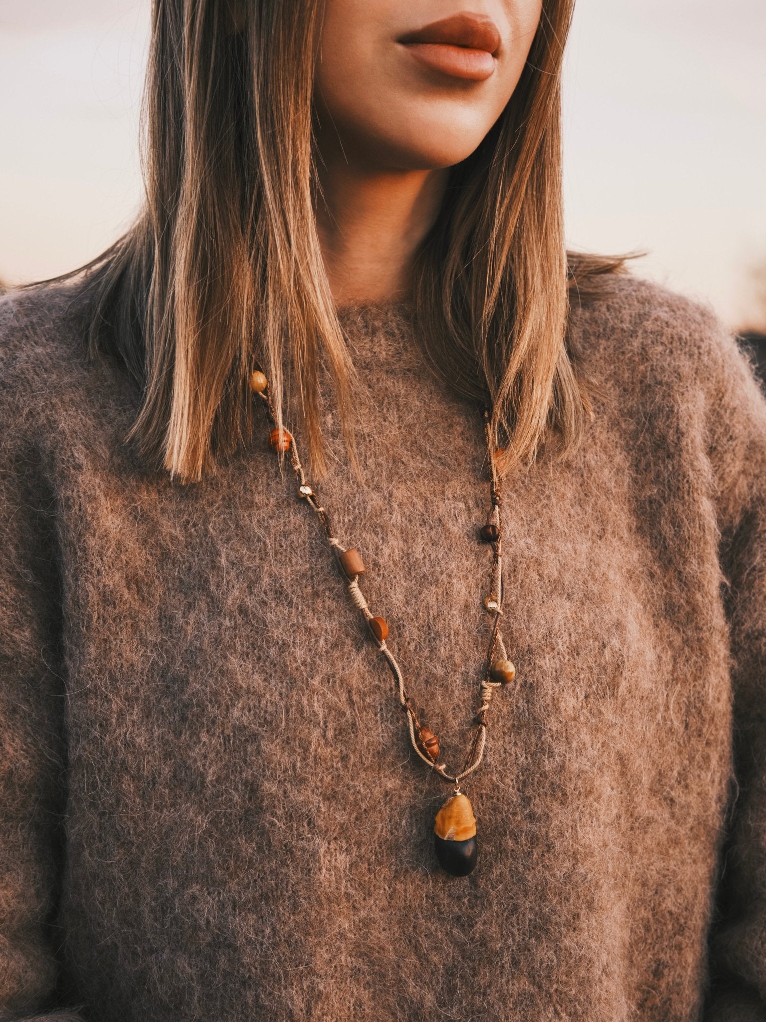 Підвіска Довге кольє під светр з тигровим оком — boho/vintage, плетений шнур, латунь, деревʼяні бусини та насінина екзотичного дерева - Kashimir.me Taton.shop