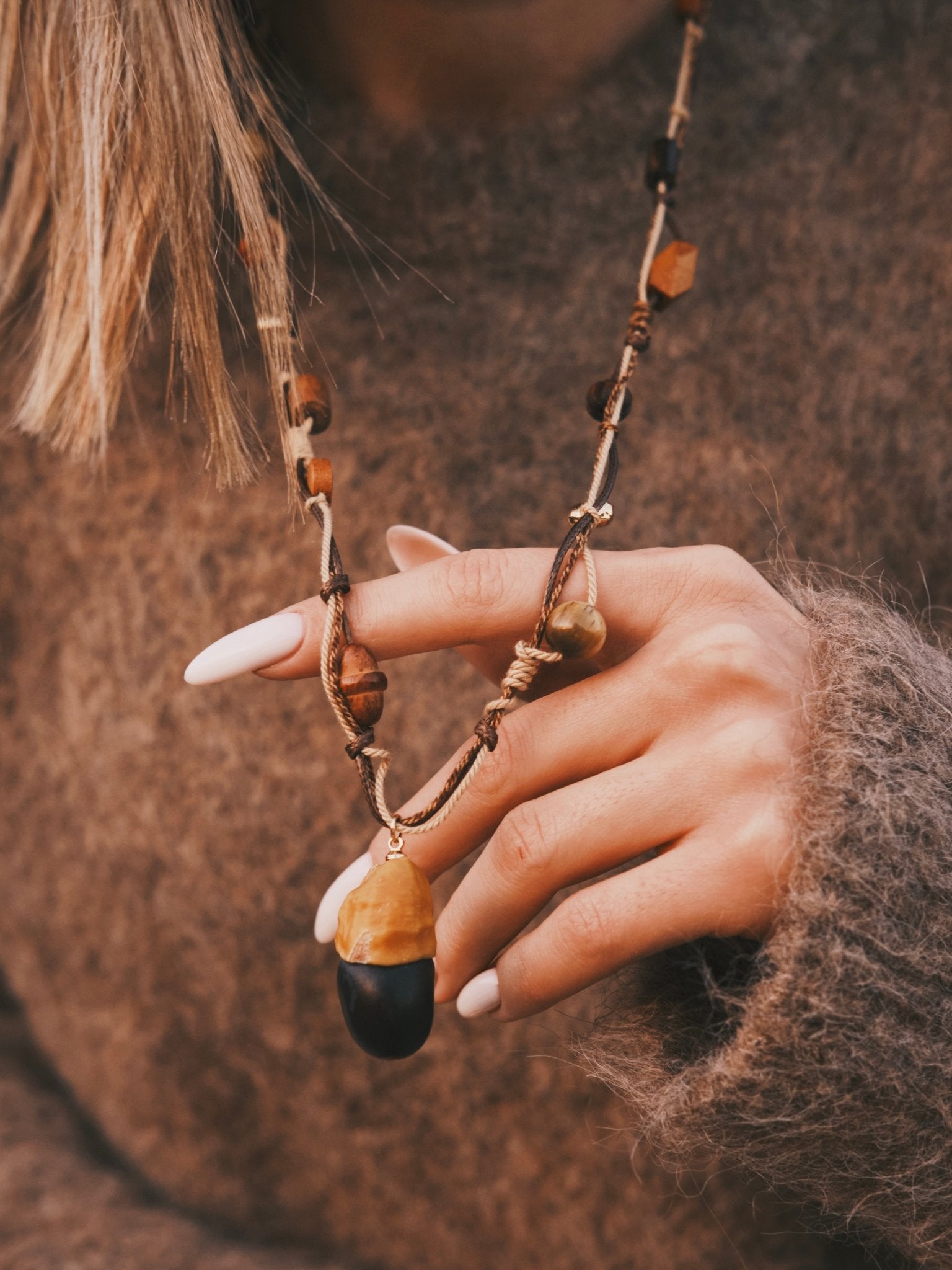 Підвіска Довге кольє під светр з тигровим оком — boho/vintage, плетений шнур, латунь, деревʼяні бусини та насінина екзотичного дерева - Kashimir.me Taton.shop