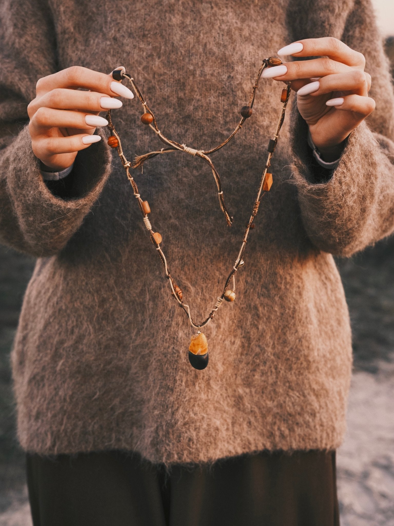 Підвіска Довге кольє під светр з тигровим оком — boho/vintage, плетений шнур, латунь, деревʼяні бусини та насінина екзотичного дерева - Kashimir.me Taton.shop