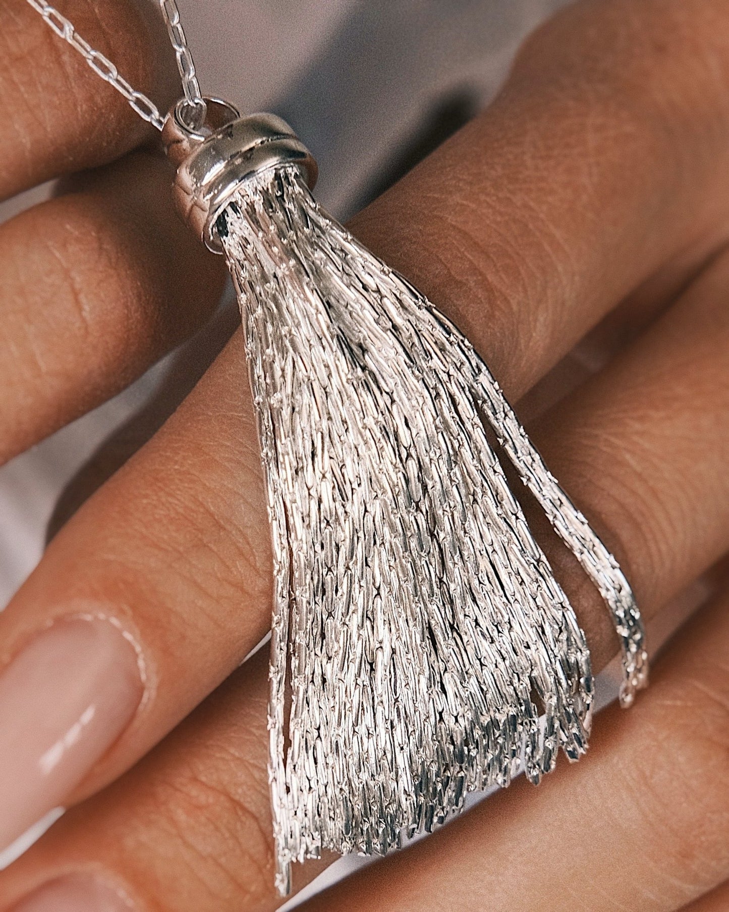 Підвіска Кольє, яке красиво “падає” на светр і ловить світло з кожним рухом - Kashimir.me Taton.shop