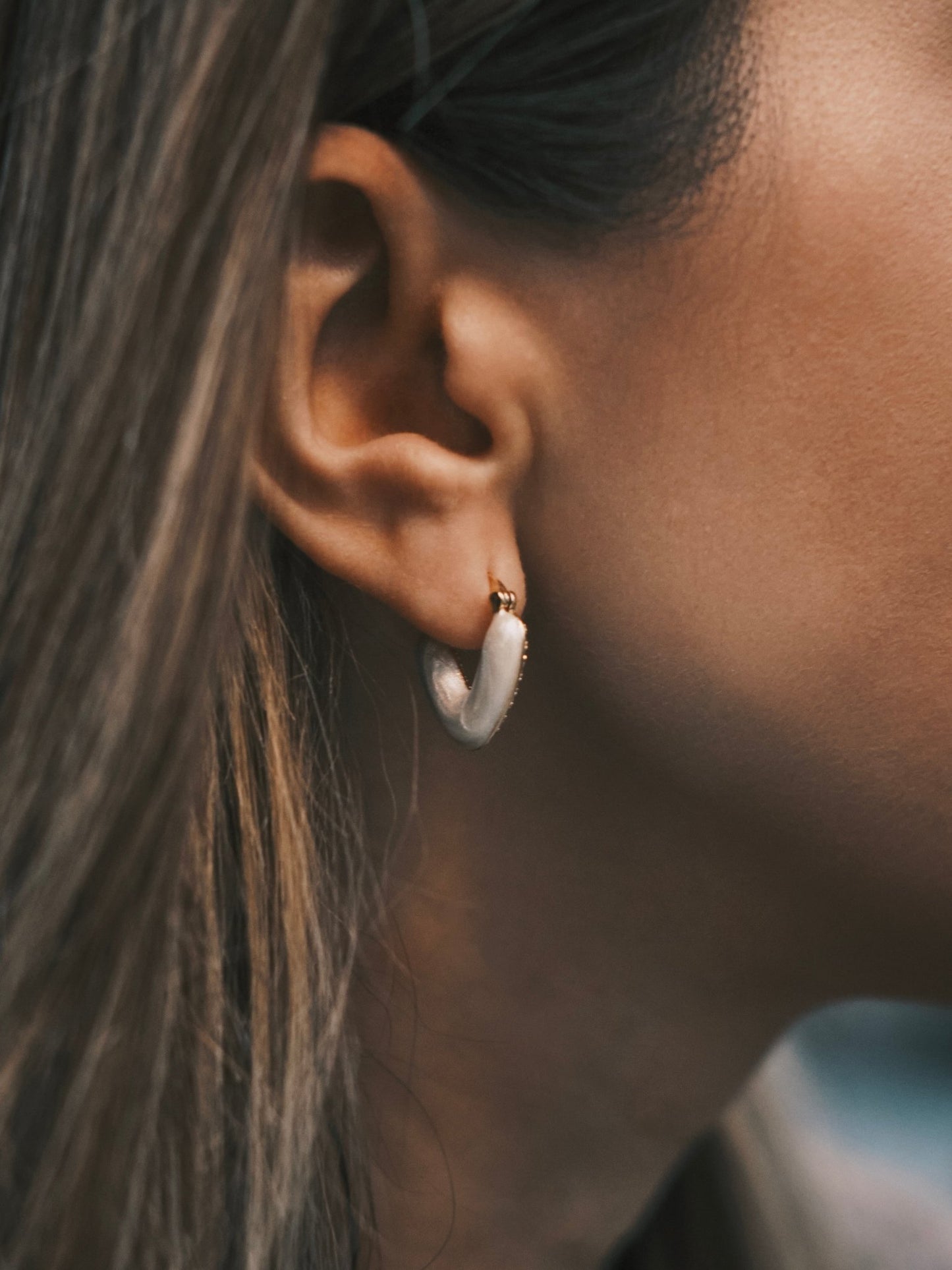 Сережки Двосторонні сережки - гачки Серця з фіанітами та перламутровою смолою, 18k позолота - Kashimir.me Taton.shop