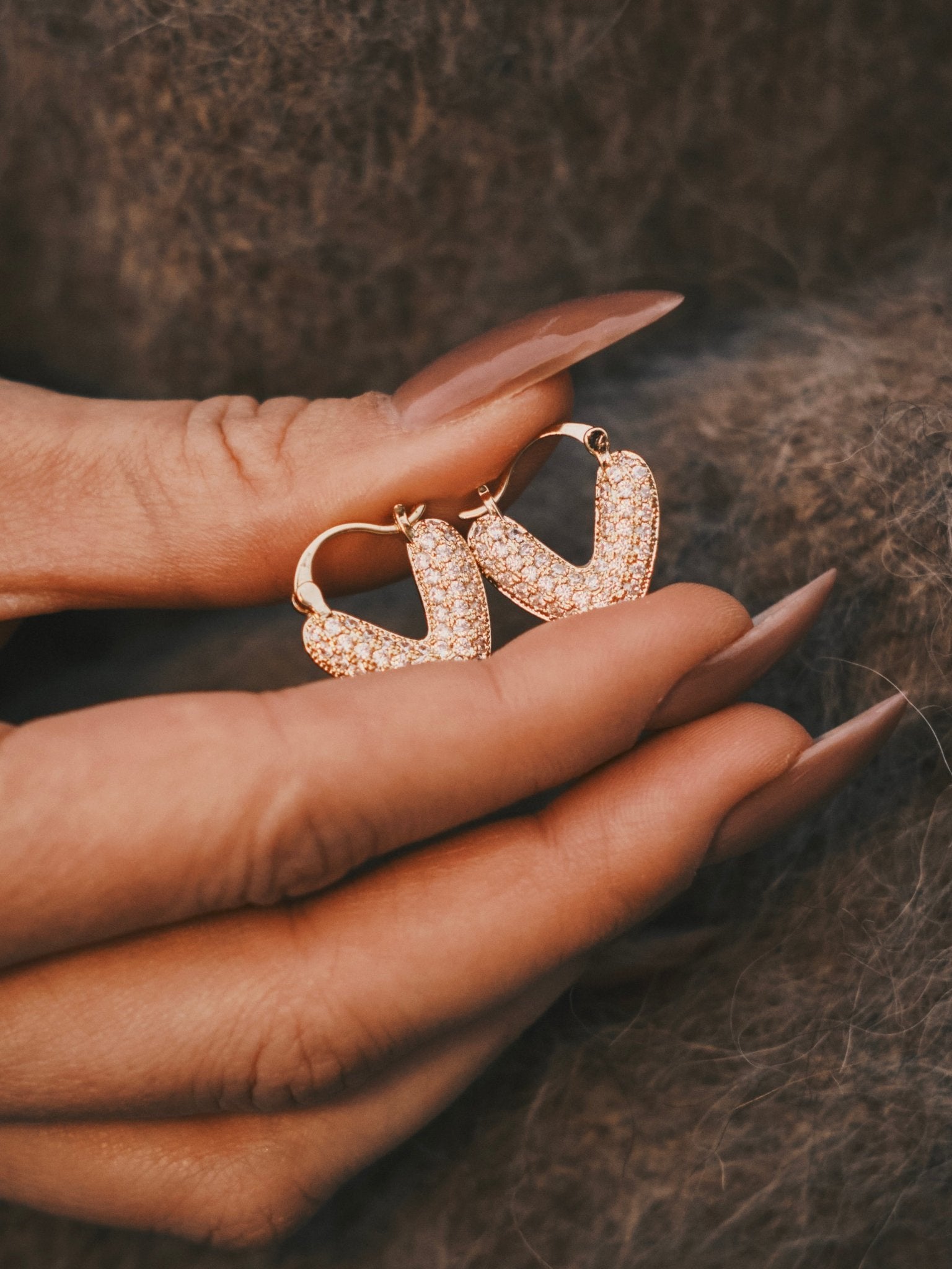 Сережки Двосторонні сережки - гачки Серця з фіанітами та перламутровою смолою, 18k позолота - Kashimir.me Taton.shop