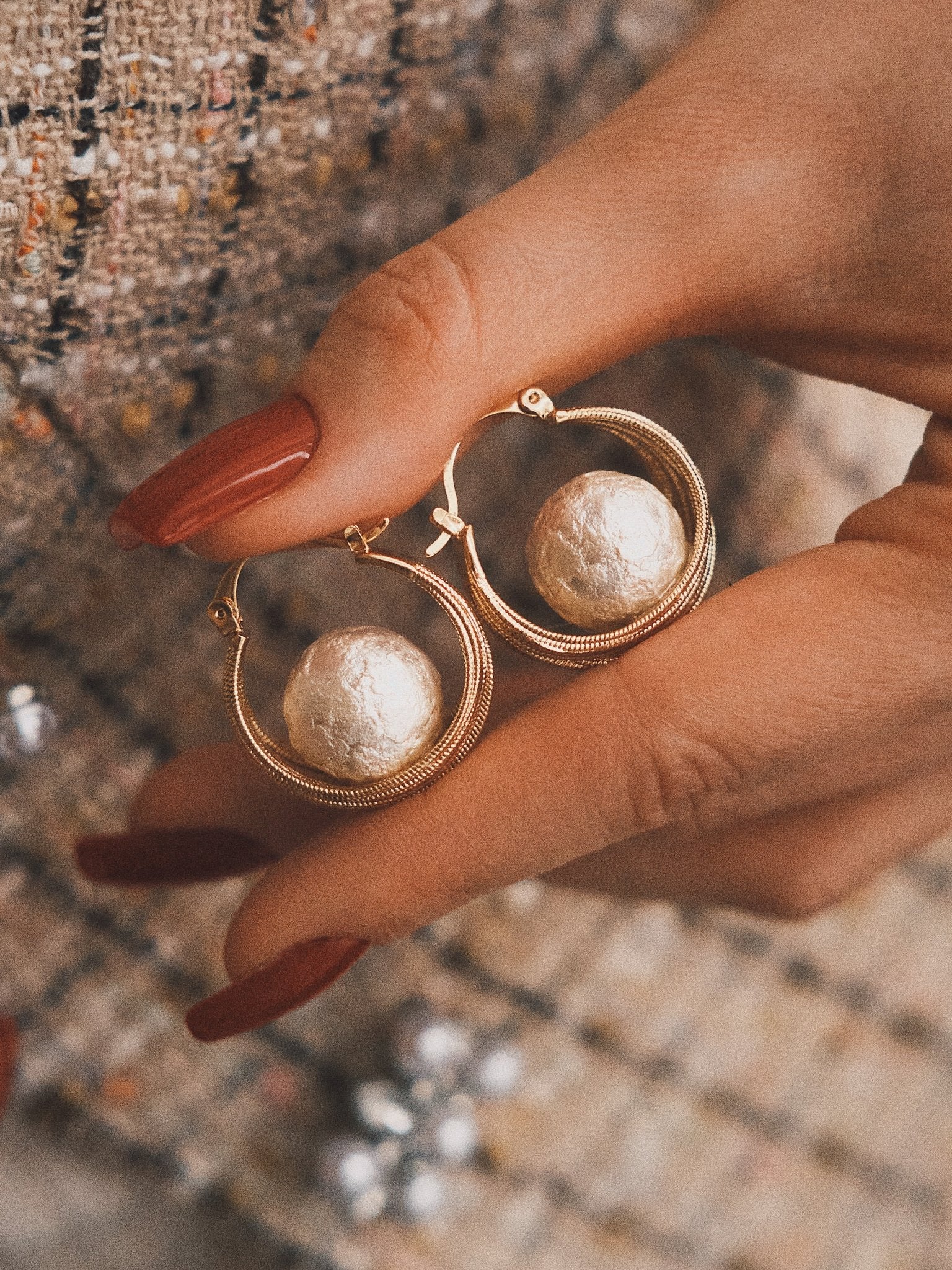 Сережки Елегантні золотисті сережки з фактурною бавовняною перлиною Gold - Kashimir.me Taton.shop