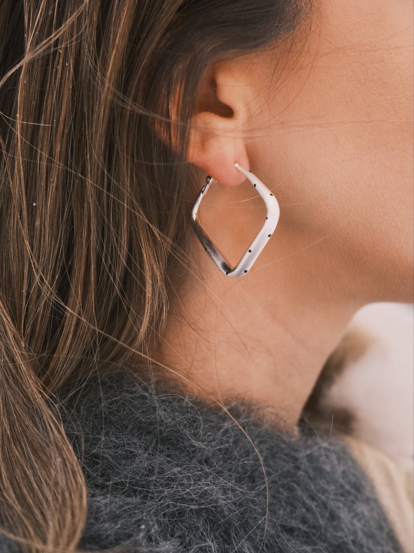 Сережки Квадратні сережки - кільця «Горошок» 43 мм (мідь) Silver - Kashimir.me Taton.shop