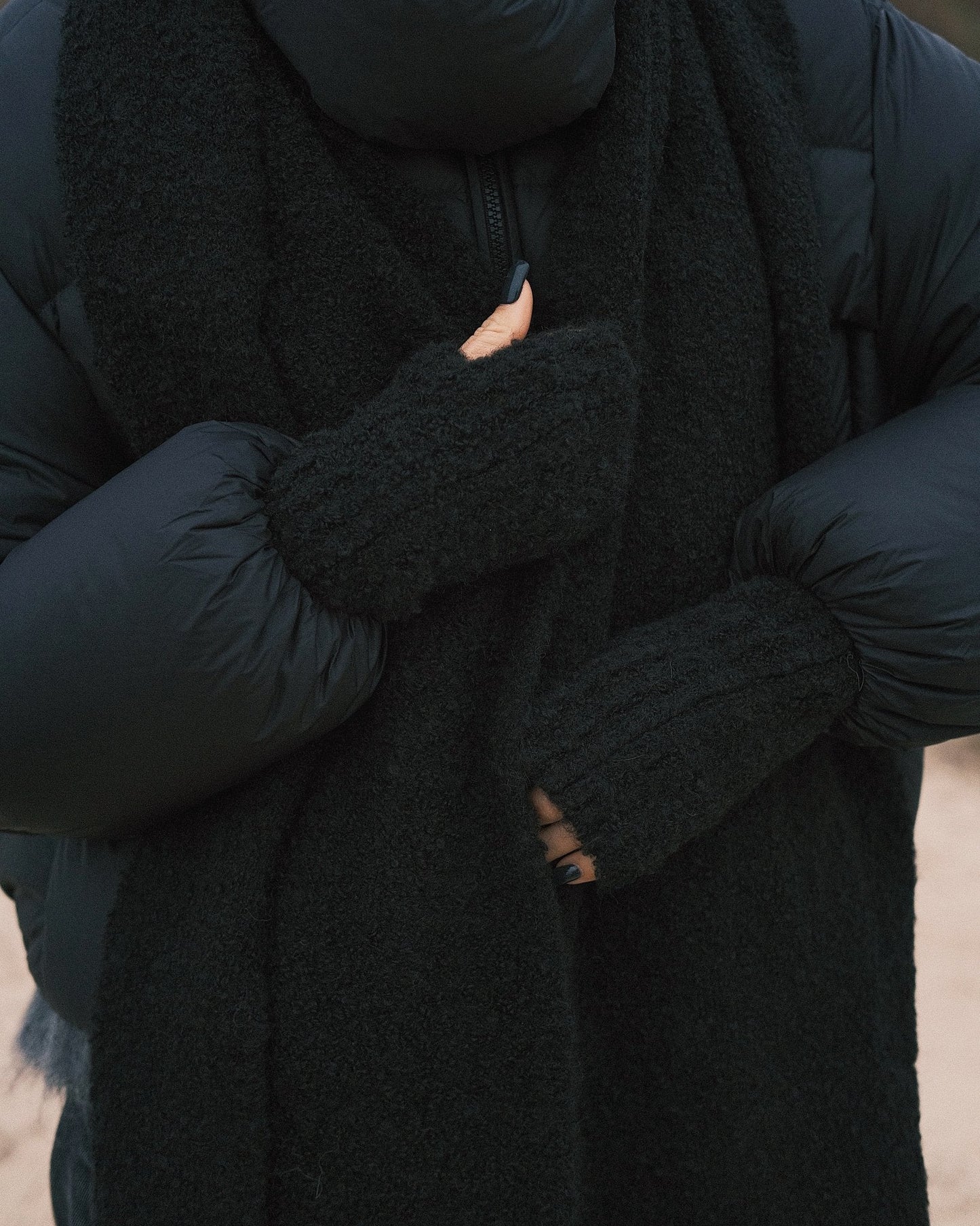 Шарф Теплий зимовий шарф «Обійми тепла» Чорний - Kashket.me Taton.shop