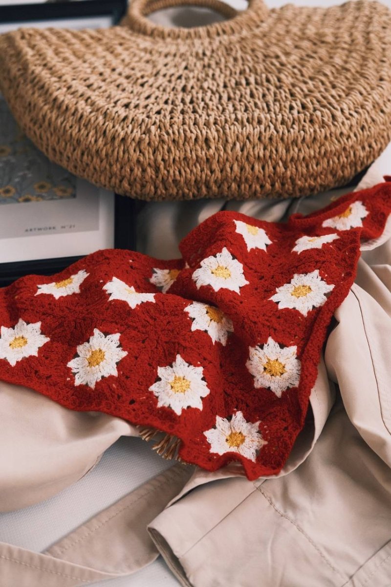 Хустка Вʼязана косинка Червона з квітами - Kashket.me Taton.shop