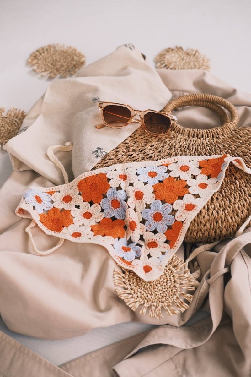 Хустка Вʼязана косинка З великими квітами - Kashket.me Taton.shop